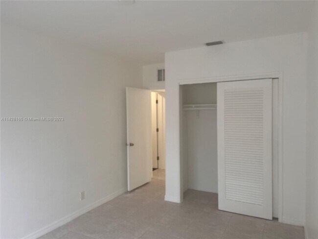 Foto del edificio - 160 NE 146th St