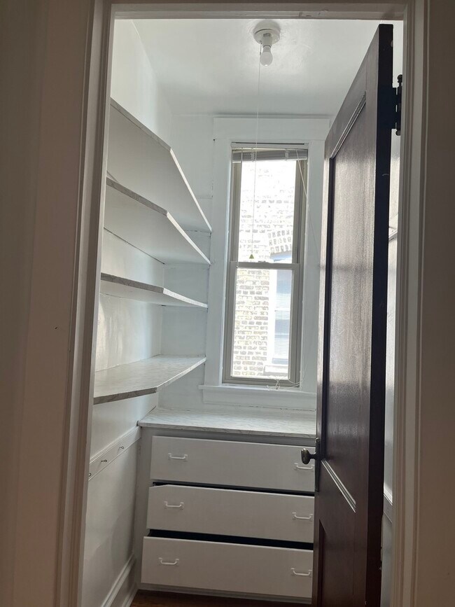 Foto del edificio - 3929 W Addison St