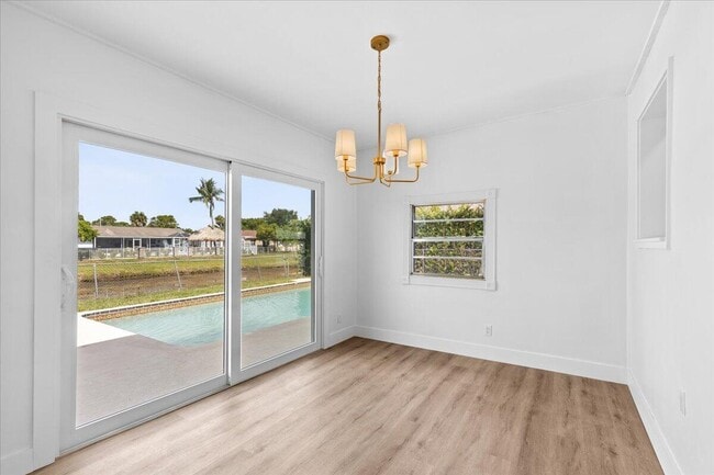 Foto del edificio - 533 Riverside Dr