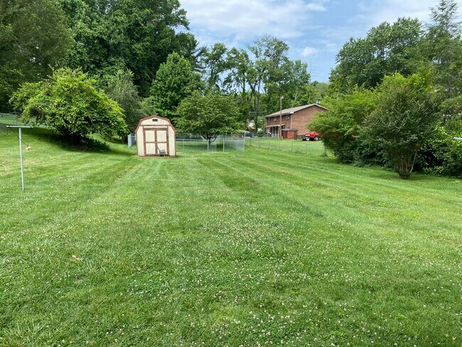 Foto del edificio - 112 Miller Ave