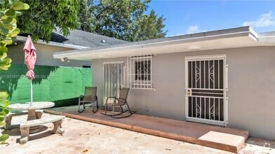 Building Photo - 555 SW 67th Ave