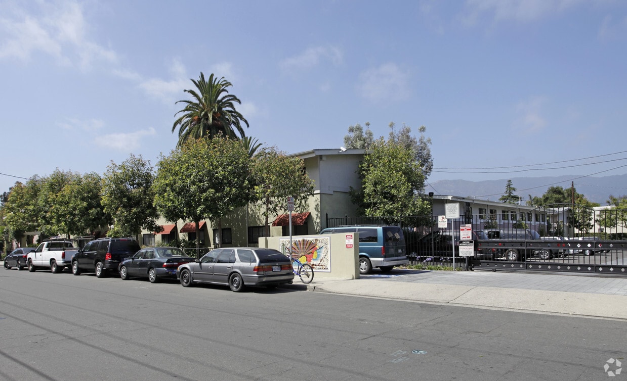 Primary Photo - 322 Ladera St