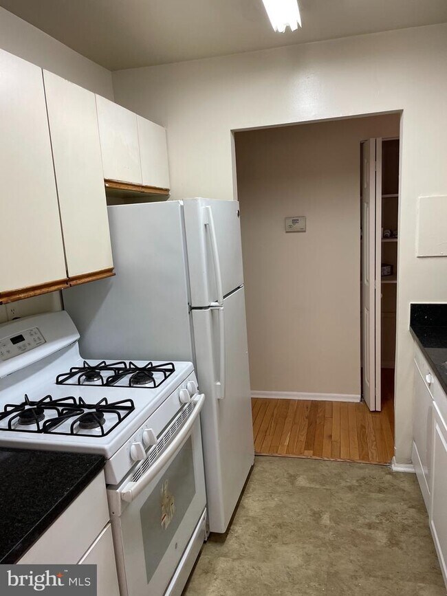 Building Photo - 7096 Spring Garden Dr