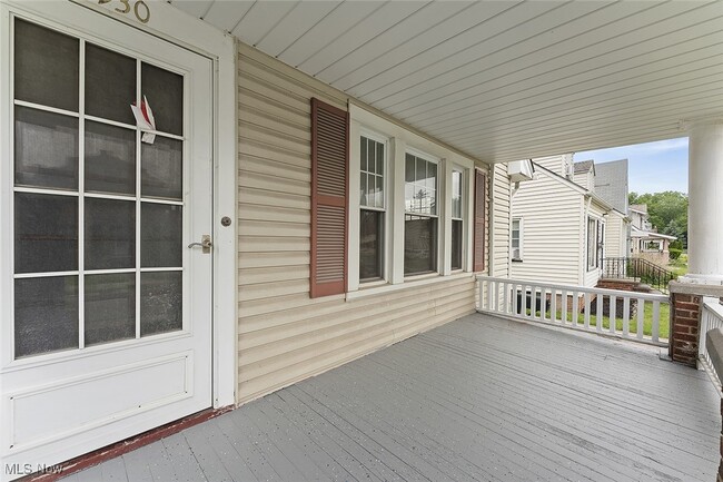 Building Photo - 4930 E 109th St