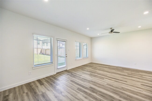 Building Photo - 2907 Crown Gate Dr
