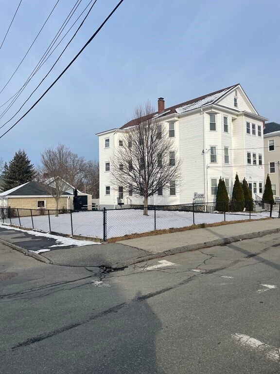 59 King Philip Rd Unit 3, Worcester, MA 01606 Room for Rent in