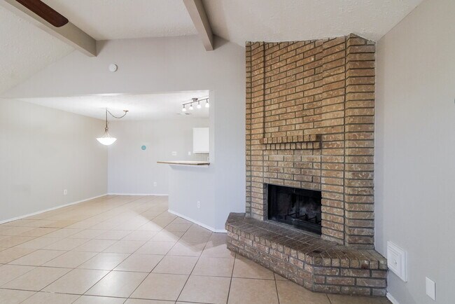 Foto del edificio - 15503 Boulder Oaks Dr