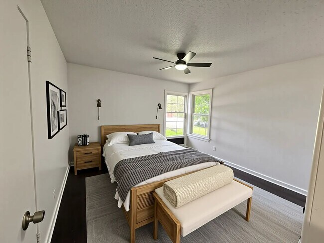 Building Photo - 400-402 North Jefferson - Kaufman