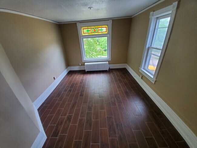 Building Photo - 421 N 1st Ave W