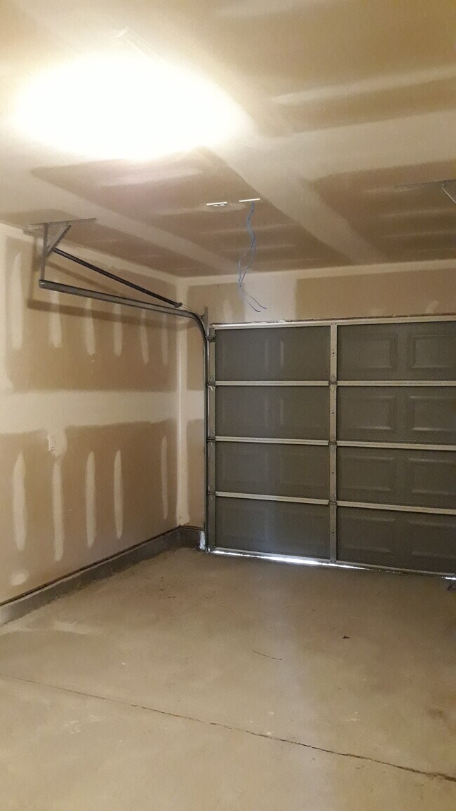 Building Photo - 2414