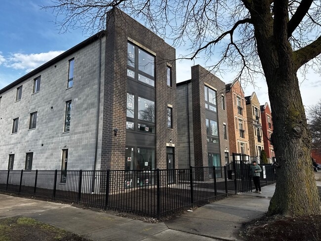 Building Photo - 4156 S Michigan Ave