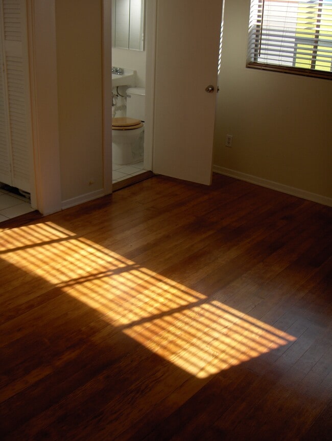 Building Photo - 29 Breeze Ave