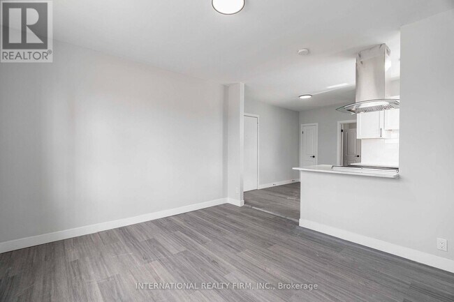 Photo du bâtiment - 215 Hamilton Rd