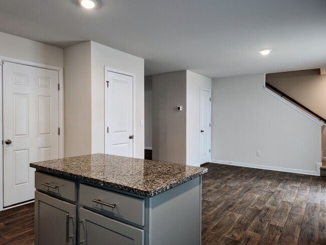 Foto del edificio - Pristine, 3 bedroom, 2.5 bathroom home located in the Stewart Creek States Subdivision!