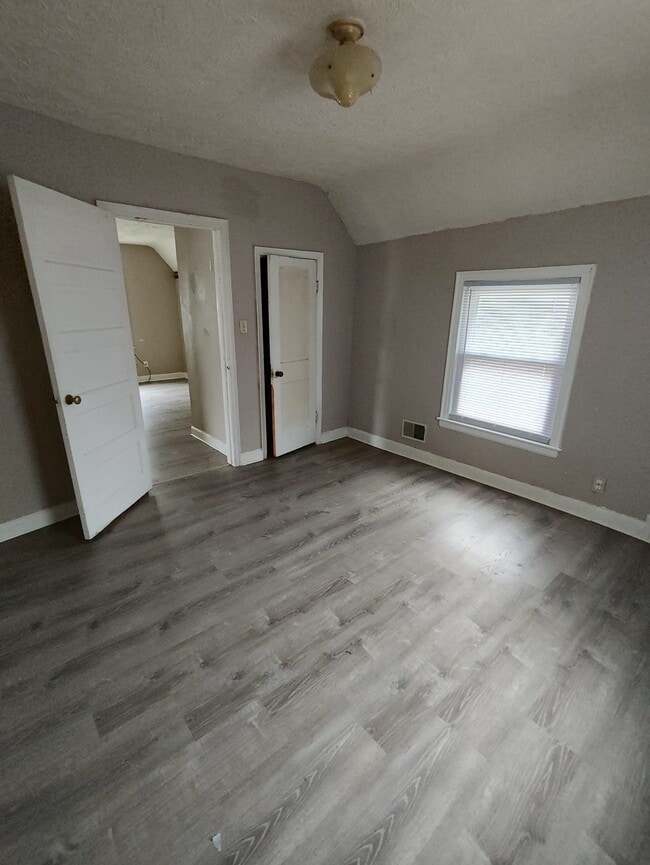 Building Photo - 1025 Goodhue Blvd