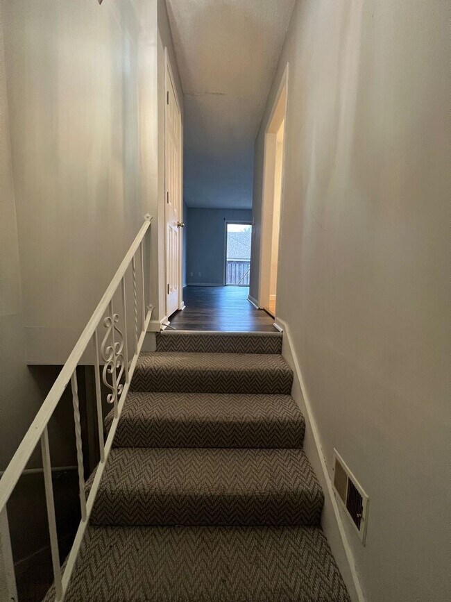 Building Photo - Cozy 2 bedroom, 1 bath in Independence!