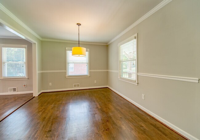 Building Photo - 2196 Rockwood Dr SE