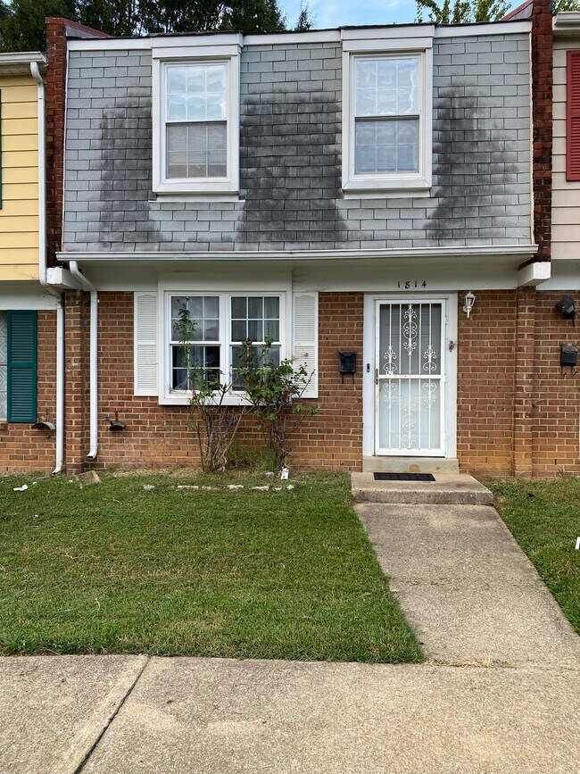 Building Photo - 1814 Regal Dr