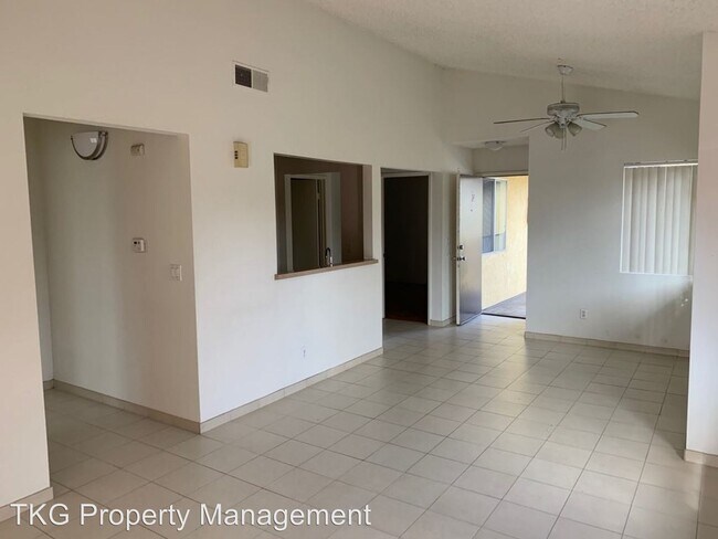 Foto del edificio - 14071 Flower St