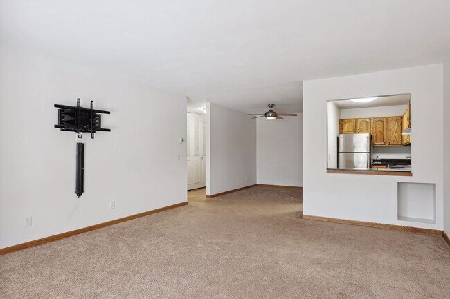Foto del edificio - 10211 Cedar Lake Rd