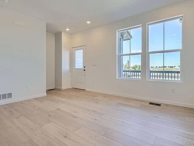 Foto del edificio - 6562 Arbor Blvd E