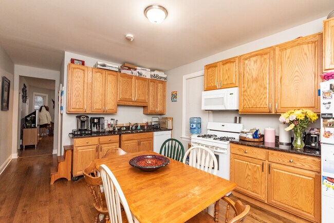 Building Photo - 3702 N Kimball Ave