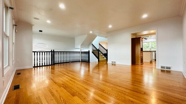 Building Photo - 282 Overlook Ct
