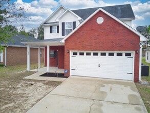 Building Photo - 2488 Lakeview Dr S