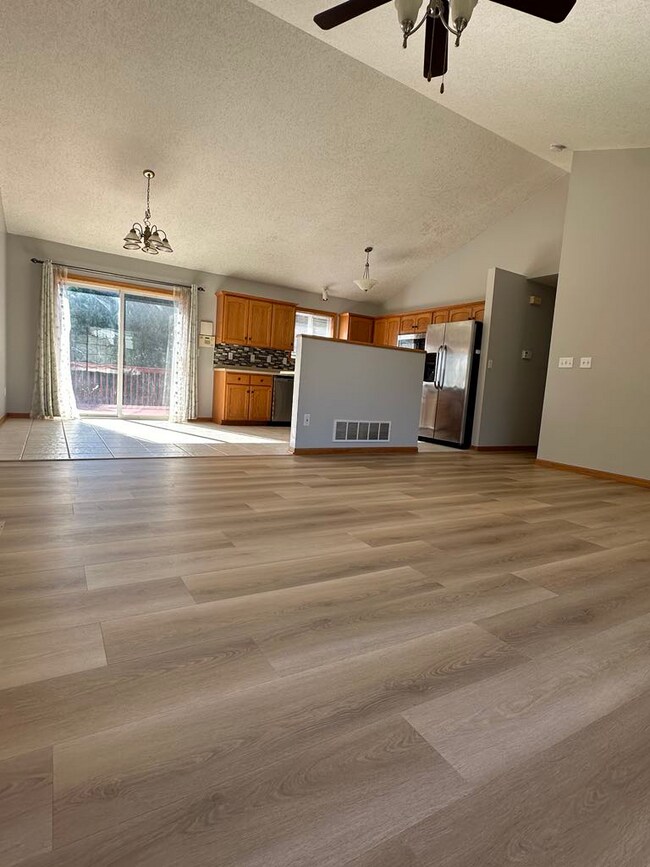 Foto del edificio - 6287 Fairway Dr NW