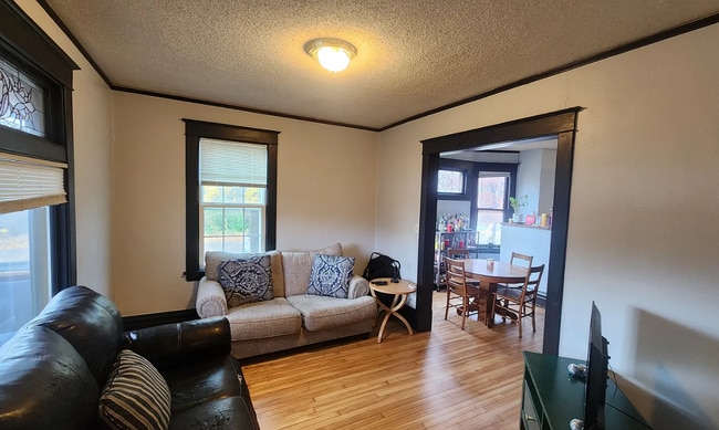 Foto del edificio - 1822 Roblyn Ave