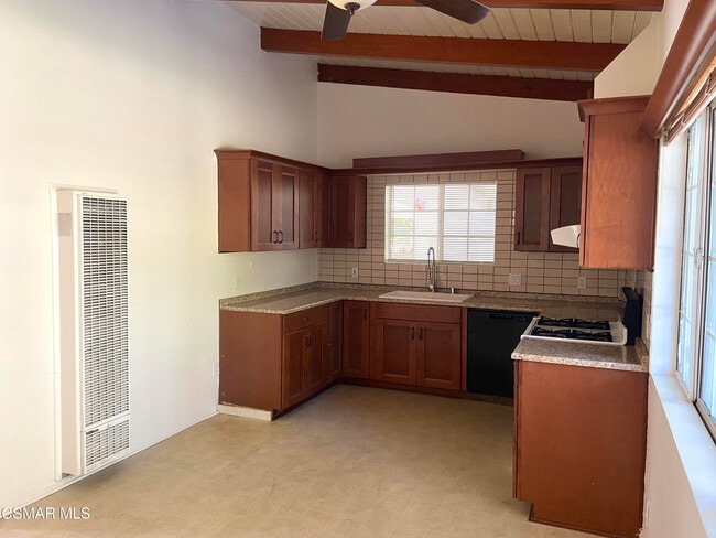 Building Photo - 3193 Royal Oaks Dr