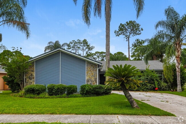 Building Photo - 3342 Laurel Grove N
