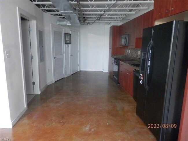 Building Photo - 415 St Pauls Blvd