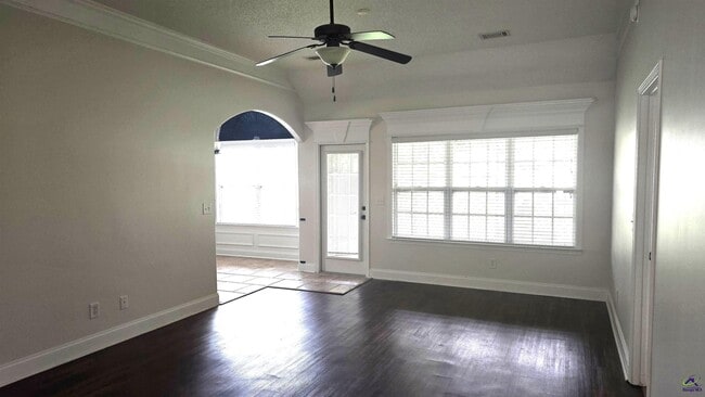 Building Photo - 213 Summerstone Bend