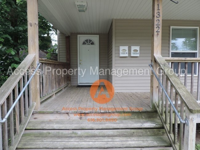 Building Photo - 1322 Hotop Ave