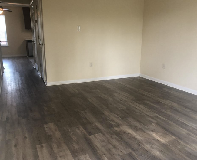 Building Photo - 2 Bedroom Apartment at Lakewood Commons!