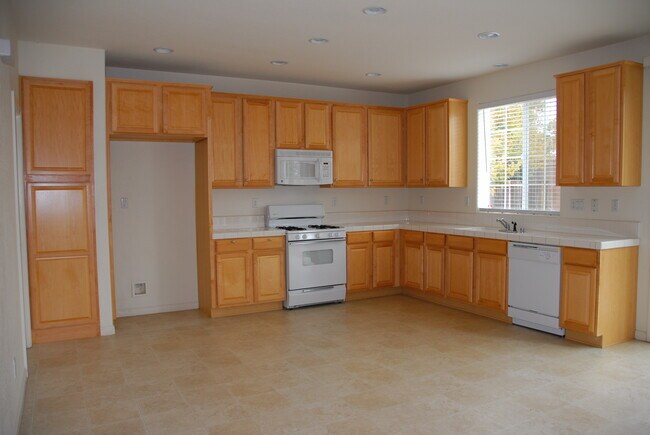 Building Photo - 5612 Rayanna Dr