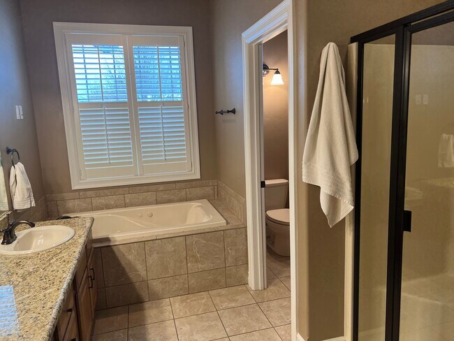 Building Photo - 3029 River Lakes Dr