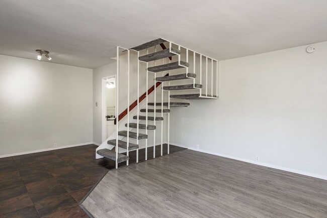 Building Photo - Amazing, Quiet University City Condo For Rent