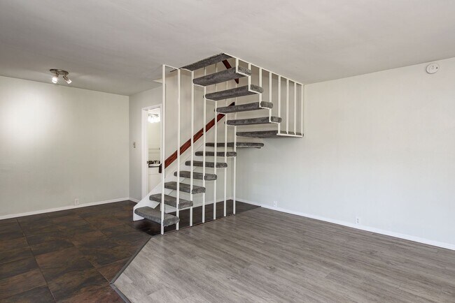 Foto del edificio - Amazing, Quiet University City Condo For Rent