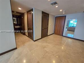Foto del edificio - 5875 Collins Ave