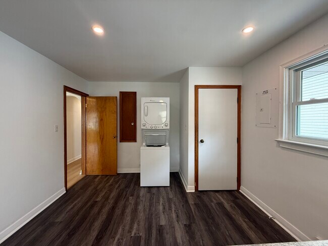 Photo du bâtiment - Beautiful 2 Bedroom + Den Main Floor Duplex in St Mary’s
