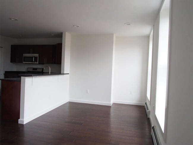 Building Photo - 506 Grand St