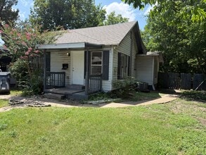 Building Photo - 2415 Clay Ave