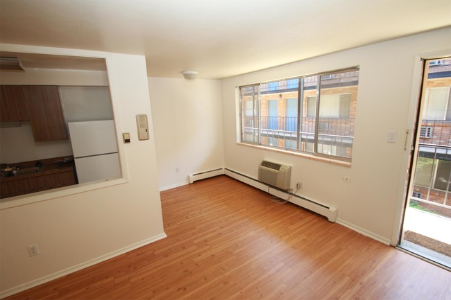Building Photo - 2035 S Josephine St