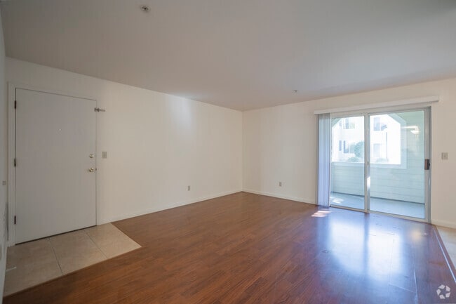 2BR, 1BA - 870 SF - Living Room - Cadillac Flats