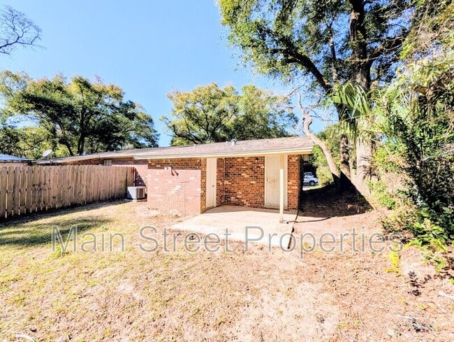 Building Photo - 23 Redwood Cir