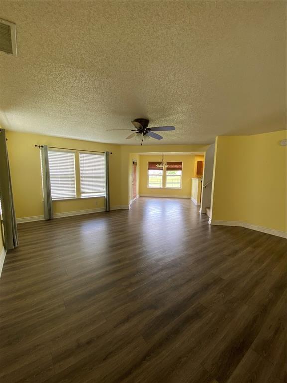 Foto del edificio - 2244 Edgewater Cir