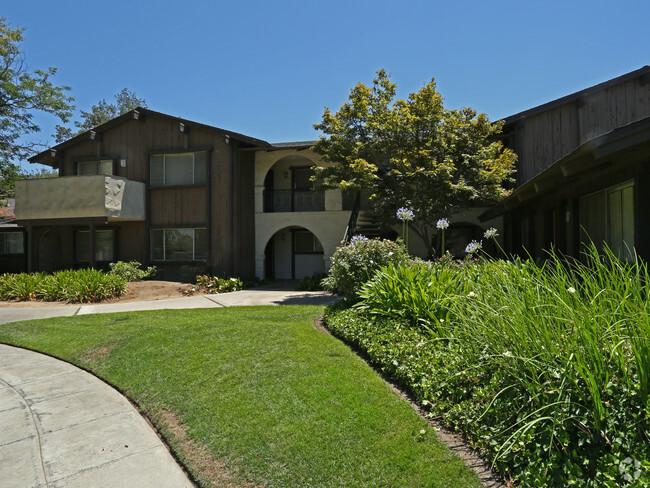 Building Photo - Casa Del Rey Apartments