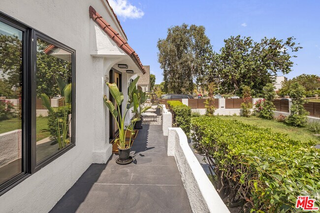 Foto del edificio - 1265 Keniston Ave